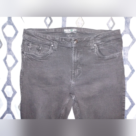 Free Planet Jeans - Picture 3 of 7